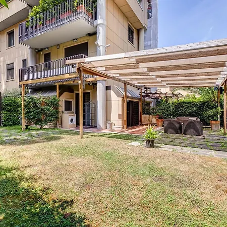 Monolocale Con Posto Auto E Grande Giardino Rom